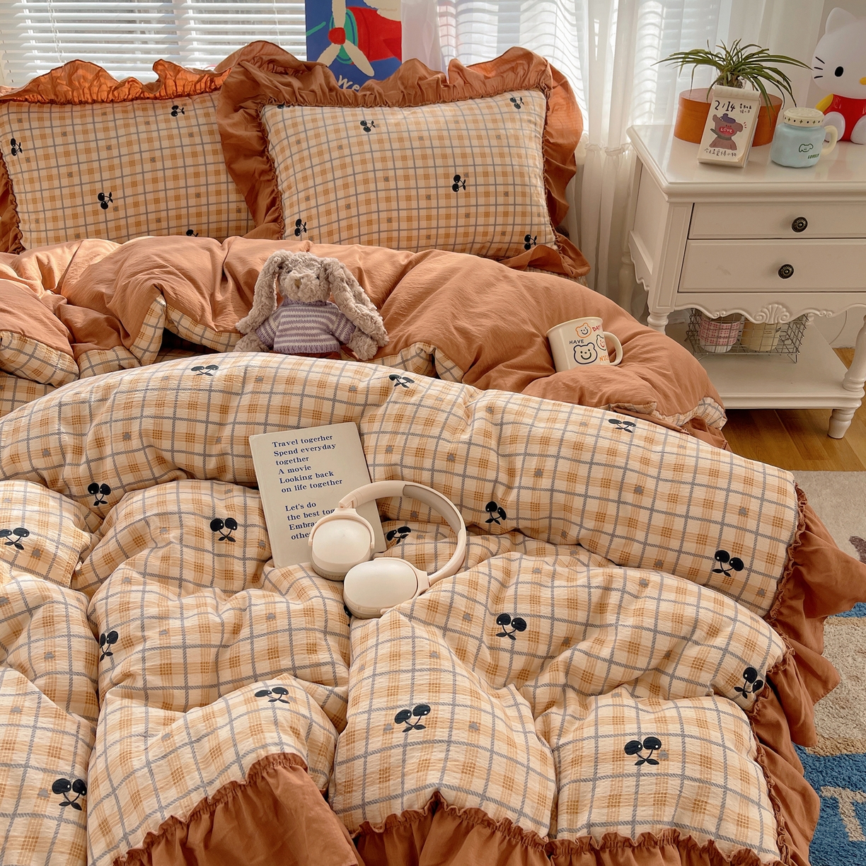 91家纺网 家纺一手货源 找家纺 韩都家居 2026新款云感双层纱床盖四件套 焦糖樱桃