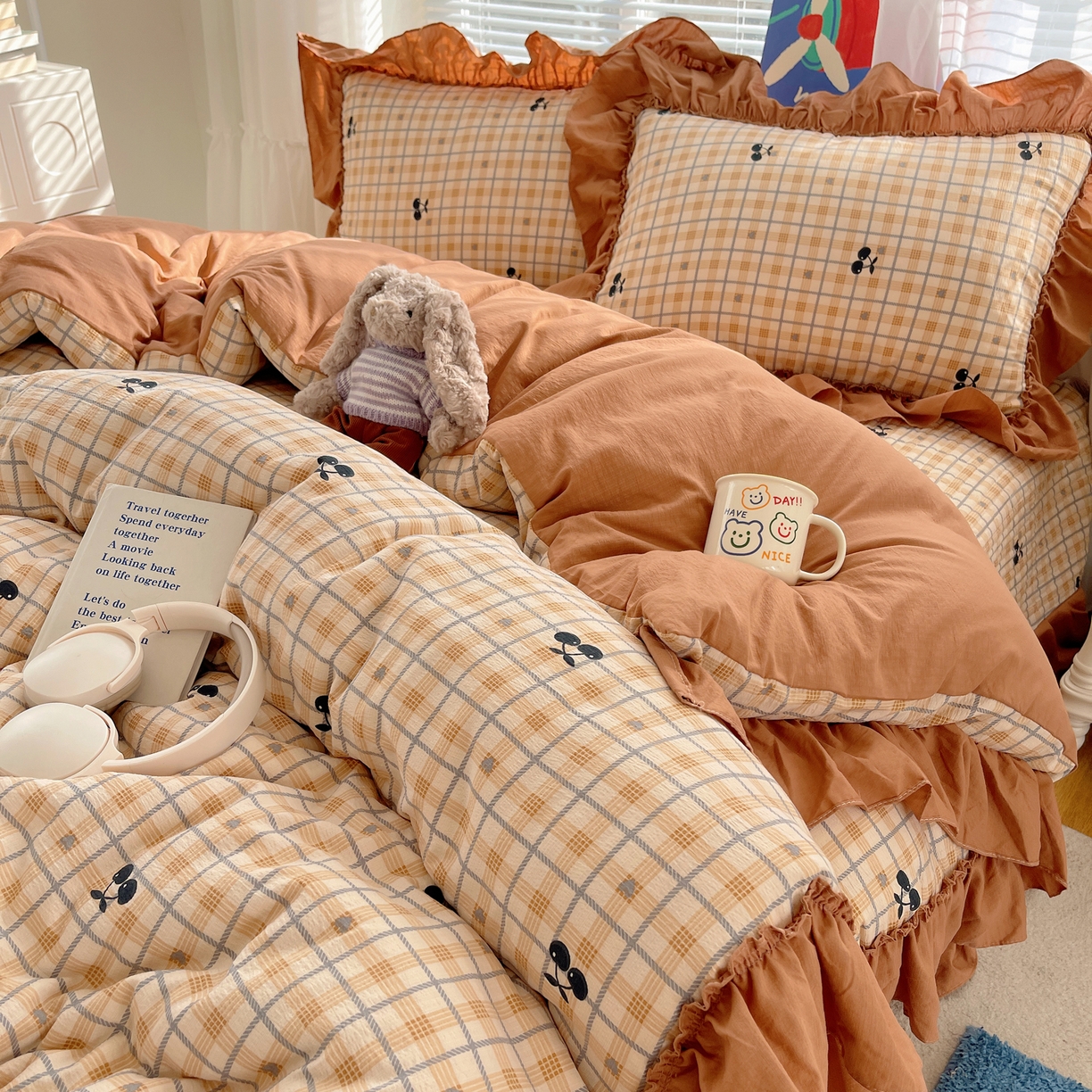 91家纺网 家纺一手货源 找家纺 韩都家居 2026新款云感双层纱床盖四件套 焦糖樱桃