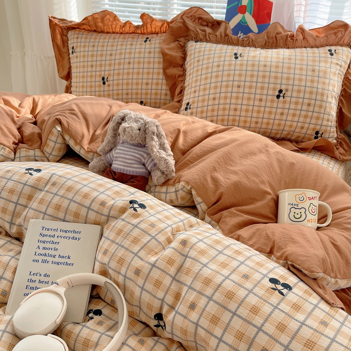 91家纺网 家纺一手货源 找家纺 韩都家居 2026新款云感双层纱床盖四件套 焦糖樱桃