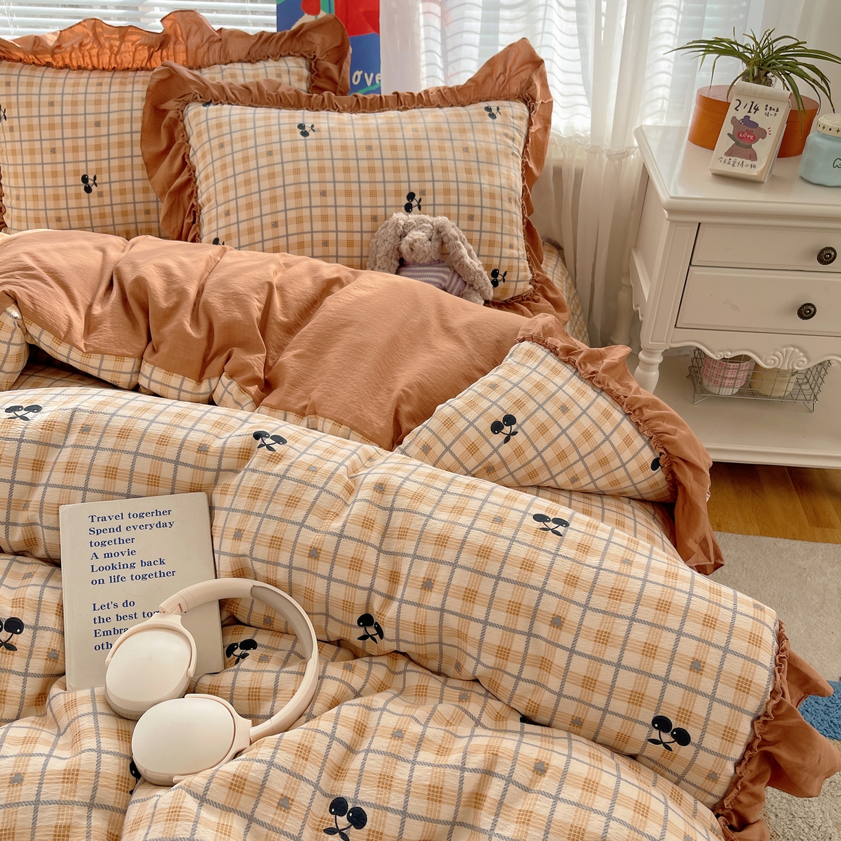 91家纺网 家纺一手货源 找家纺 韩都家居 2026新款云感双层纱床盖四件套 焦糖樱桃