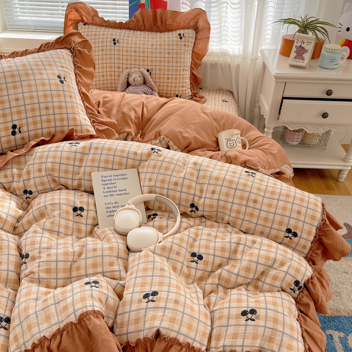 91家纺网 家纺一手货源 找家纺 韩都家居 2026新款云感双层纱床盖四件套 焦糖樱桃