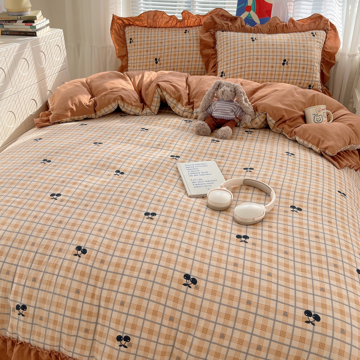 91家纺网 家纺一手货源 找家纺 韩都家居 2026新款云感双层纱床盖四件套 焦糖樱桃