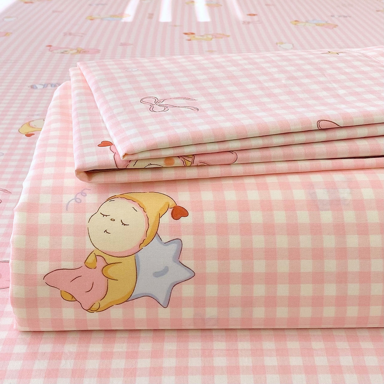 91家纺网 家纺一手货源 找家纺 金丝兔 2026新款纯棉印花单品床笠系列 甜梦精灵-粉