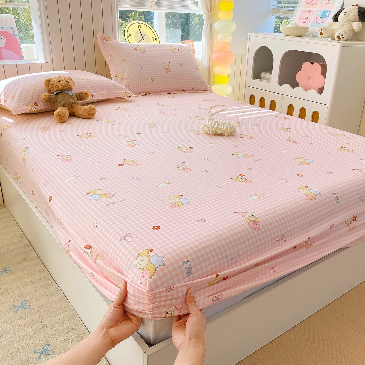 91家纺网 家纺一手货源 找家纺 金丝兔 2026新款纯棉印花单品床笠系列 甜梦精灵-粉