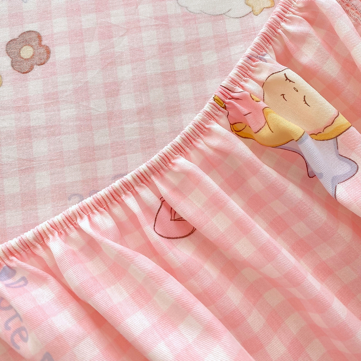 91家纺网 家纺一手货源 找家纺 金丝兔 2026新款纯棉印花单品床笠系列 甜梦精灵-粉