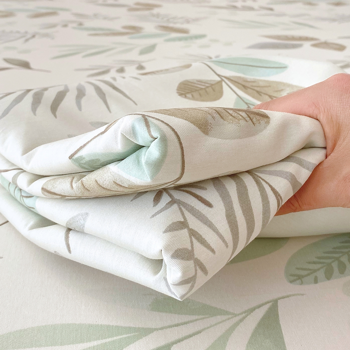 91家纺网 家纺一手货源 找家纺 金丝兔 2026新款纯棉印花单品床笠系列 叶语-绿