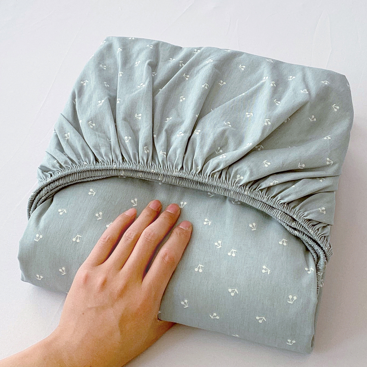 91家纺网 家纺一手货源 找家纺 金丝兔 2026新款纯棉印花单品床笠系列 樱桃-蓝