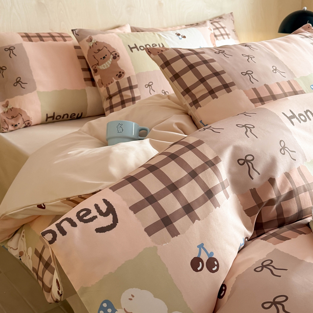 91家纺网 家纺一手货源 找家纺 卧趣家纺 2026新款纯棉四件套高级100Pro全棉贡缎卡通四件套 奇诺