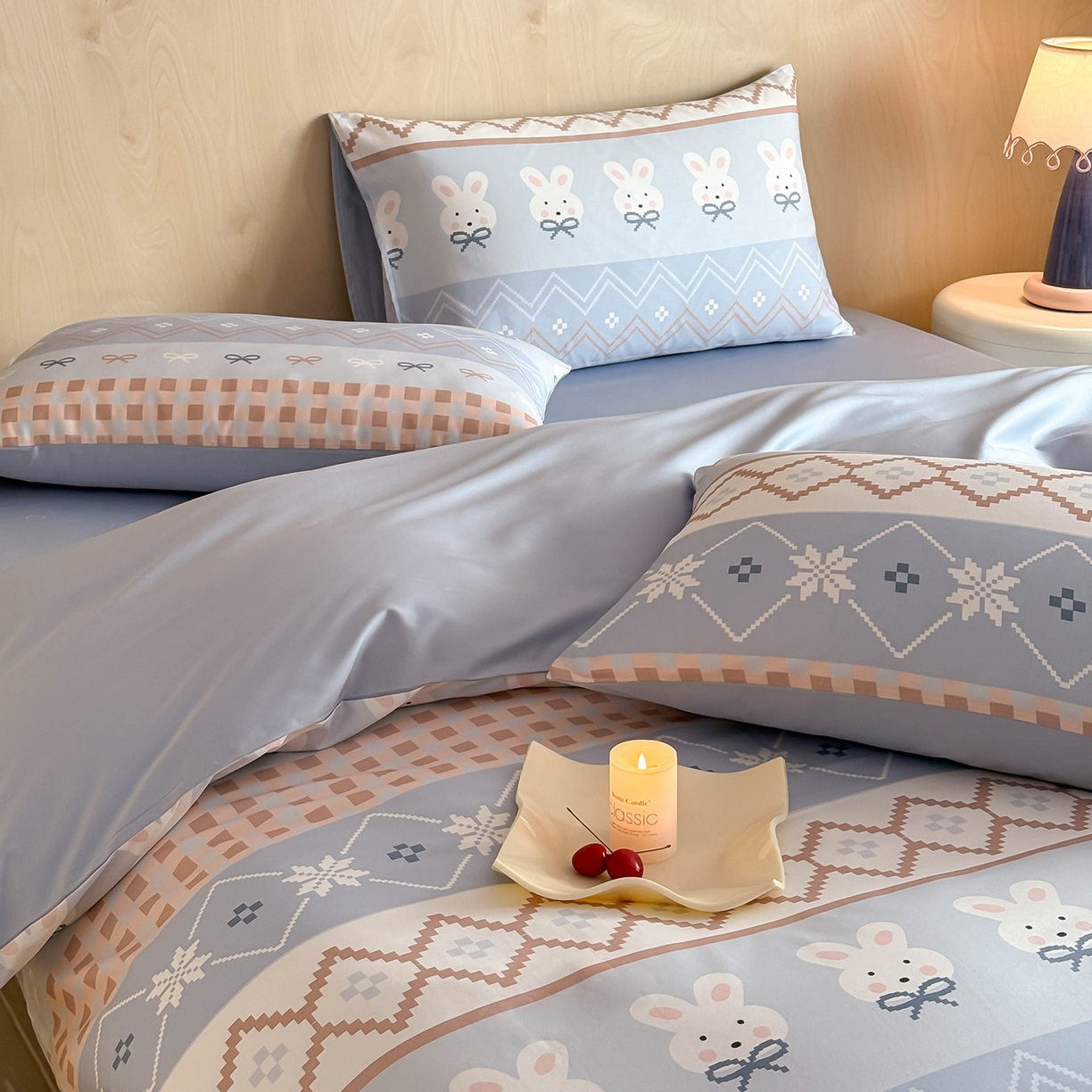 91家纺网 家纺一手货源 找家纺 卧趣家纺 2026新款纯棉四件套高级100Pro全棉贡缎卡通四件套 花仙兔