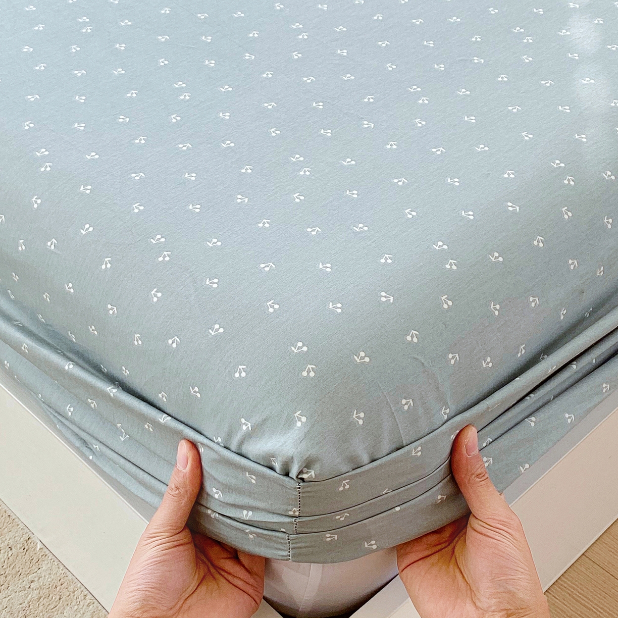 91家纺网 家纺一手货源 找家纺 金丝兔 2026新款纯棉印花单品床笠系列 樱桃-蓝