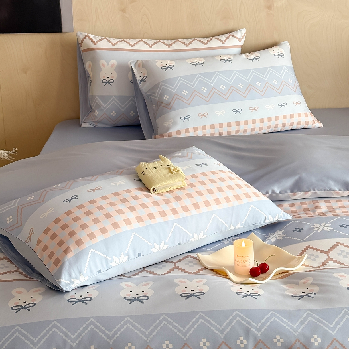 91家纺网 家纺一手货源 找家纺 卧趣家纺 2026新款纯棉四件套高级100Pro全棉贡缎卡通四件套 花仙兔