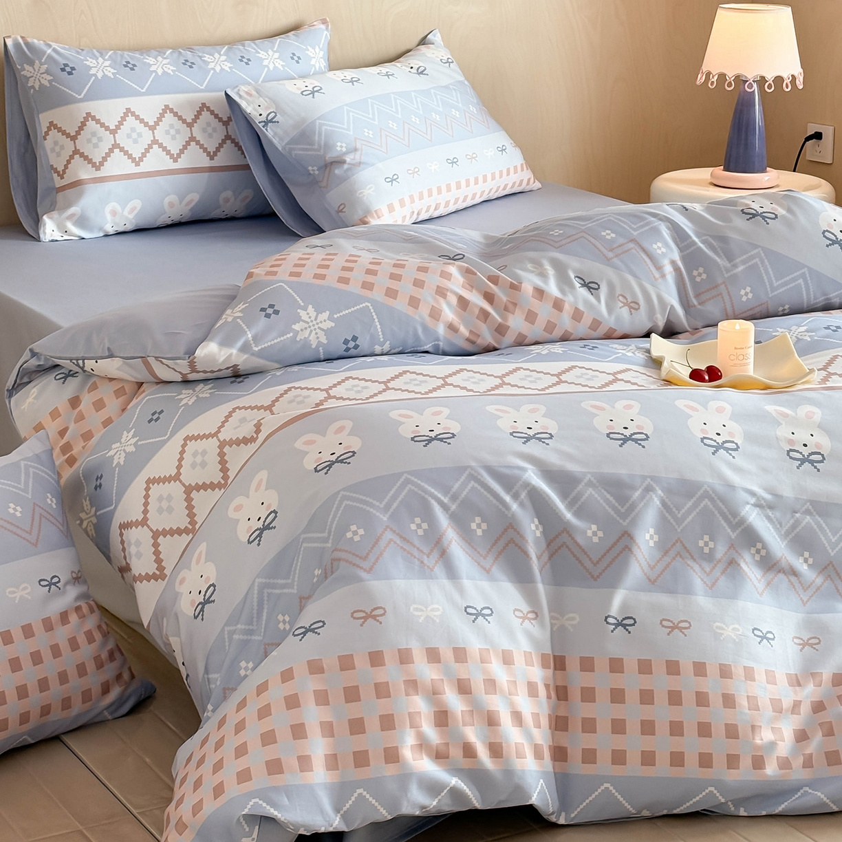 91家纺网 家纺一手货源 找家纺 卧趣家纺 2026新款纯棉四件套高级100Pro全棉贡缎卡通四件套 花仙兔