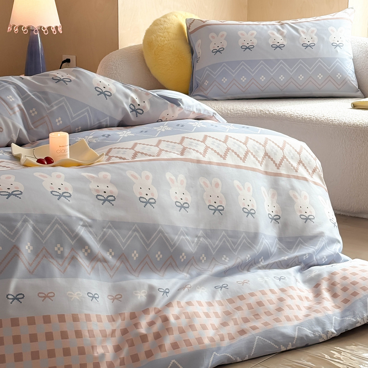 91家纺网 家纺一手货源 找家纺 卧趣家纺 2026新款纯棉四件套高级100Pro全棉贡缎卡通四件套 花仙兔