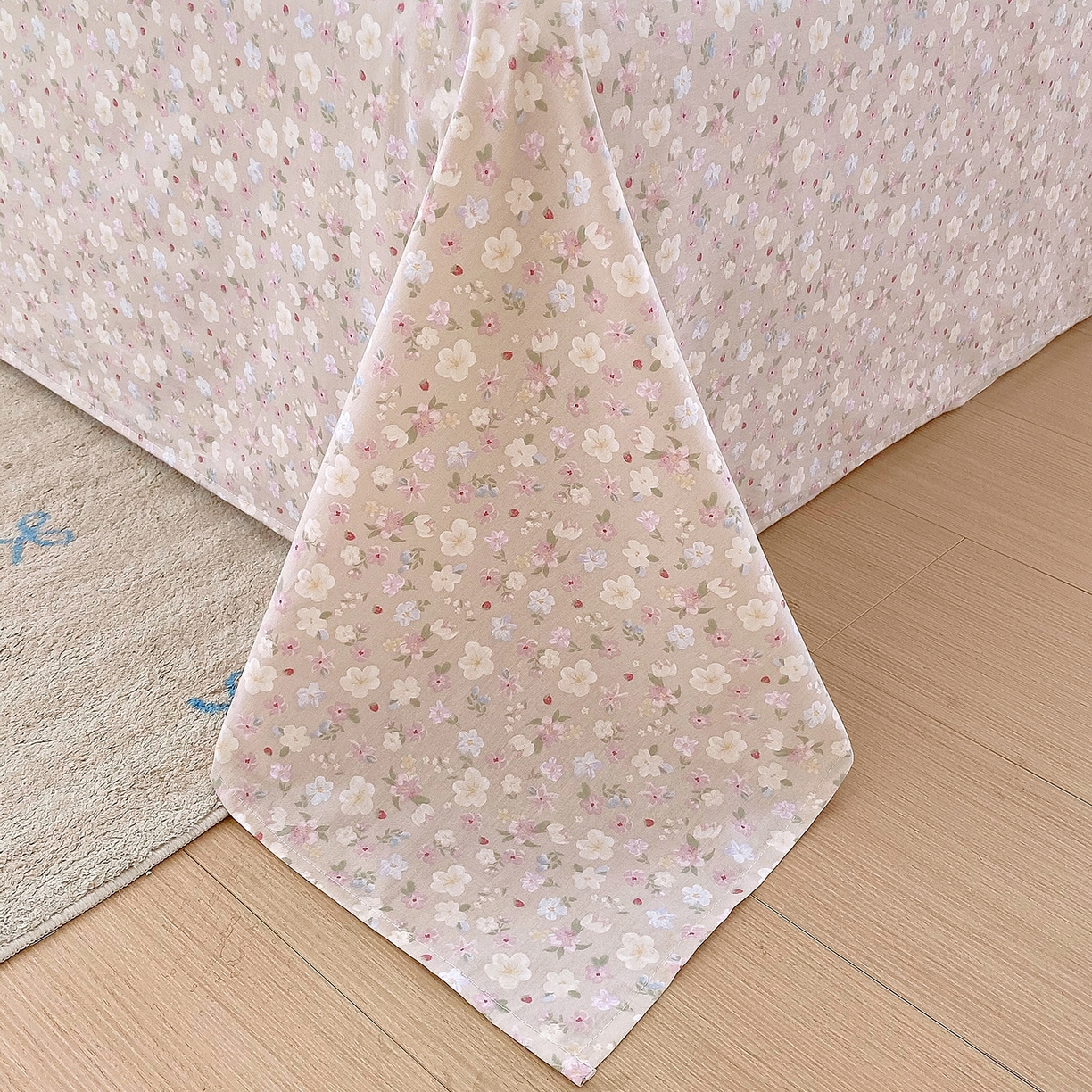 91家纺网 家纺一手货源 找家纺 金丝兔 2026新款纯棉印花单品床单系列 春野苍兰