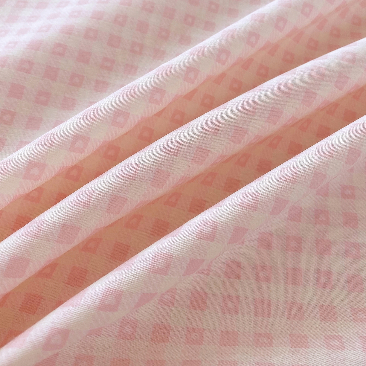 91家纺网 家纺一手货源 找家纺 金丝兔 2026新款纯棉印花单品床单系列 粉小格