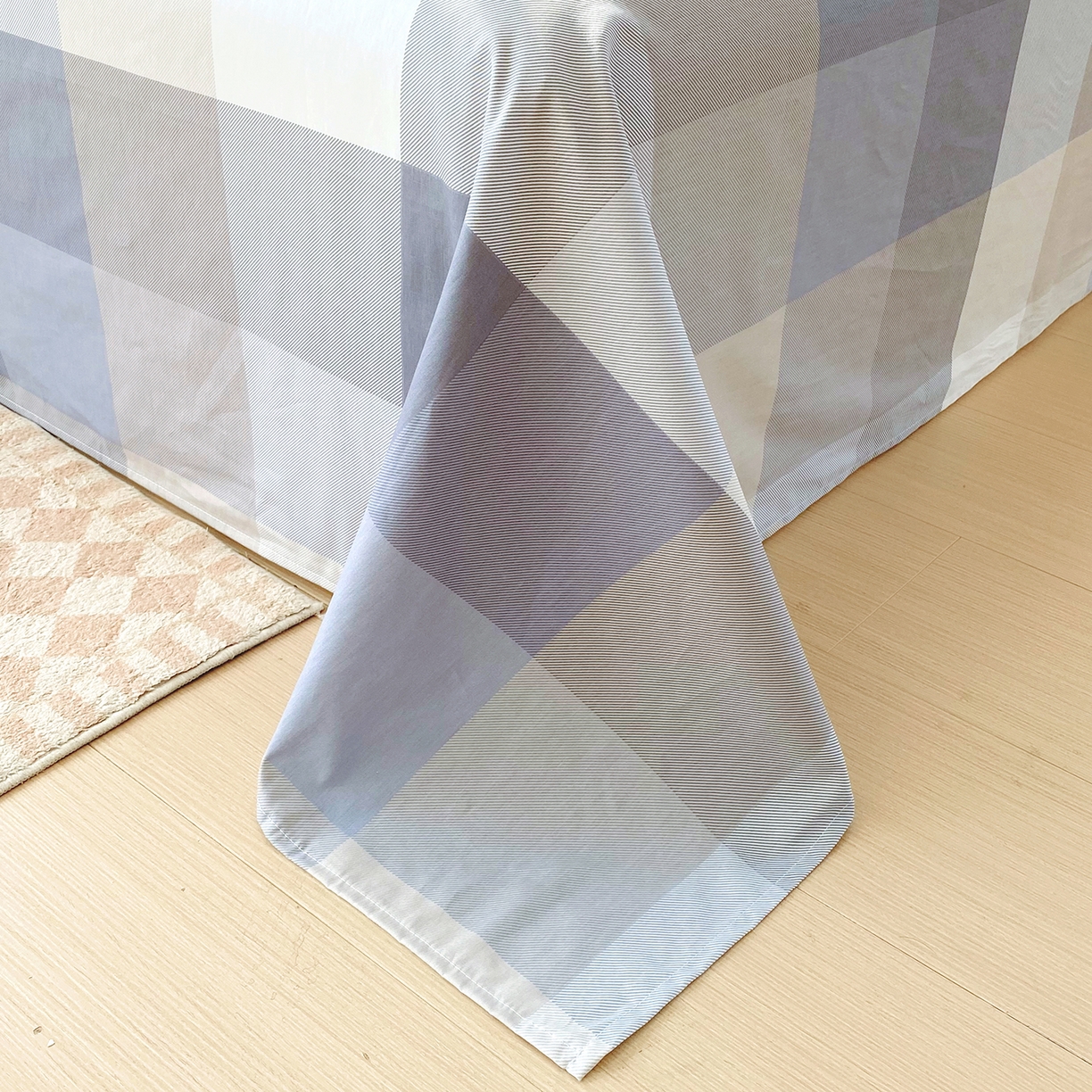 91家纺网 家纺一手货源 找家纺 金丝兔 2026新款纯棉印花单品床单系列 格韵-灰