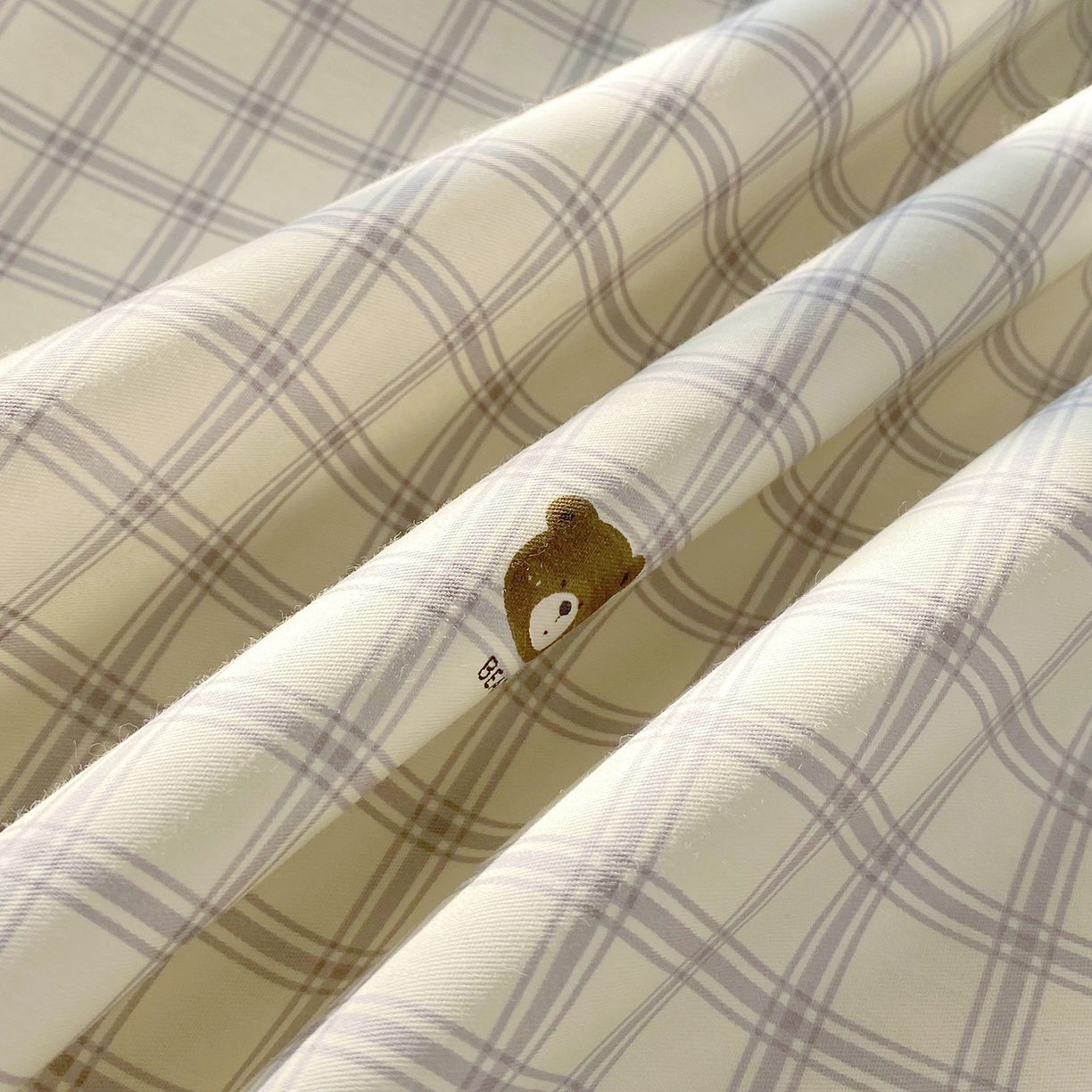 91家纺网 家纺一手货源 找家纺 金丝兔 2026新款纯棉印花单品床单系列 格子熊