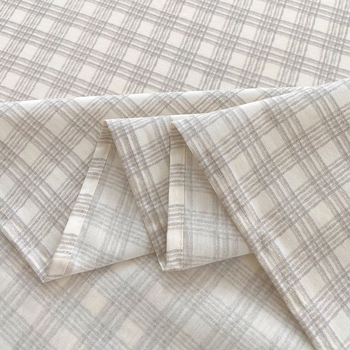 91家纺网 家纺一手货源 找家纺 金丝兔 2026新款纯棉印花单品床单系列 时尚灰格