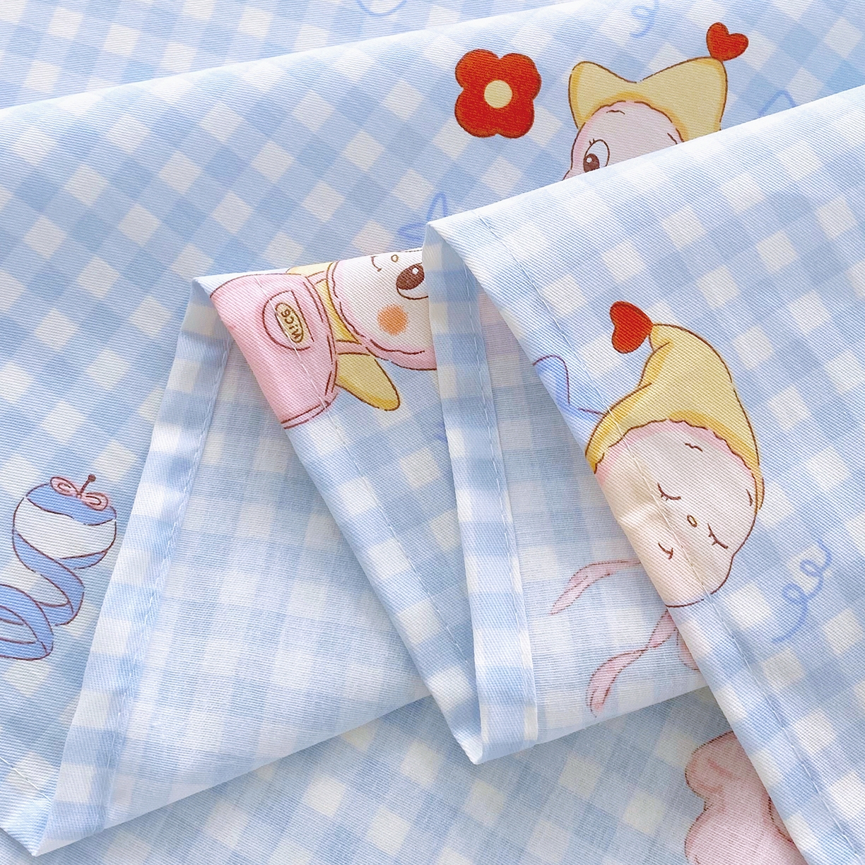 91家纺网 家纺一手货源 找家纺 金丝兔 2026新款纯棉印花单品床单系列 甜梦精灵-蓝