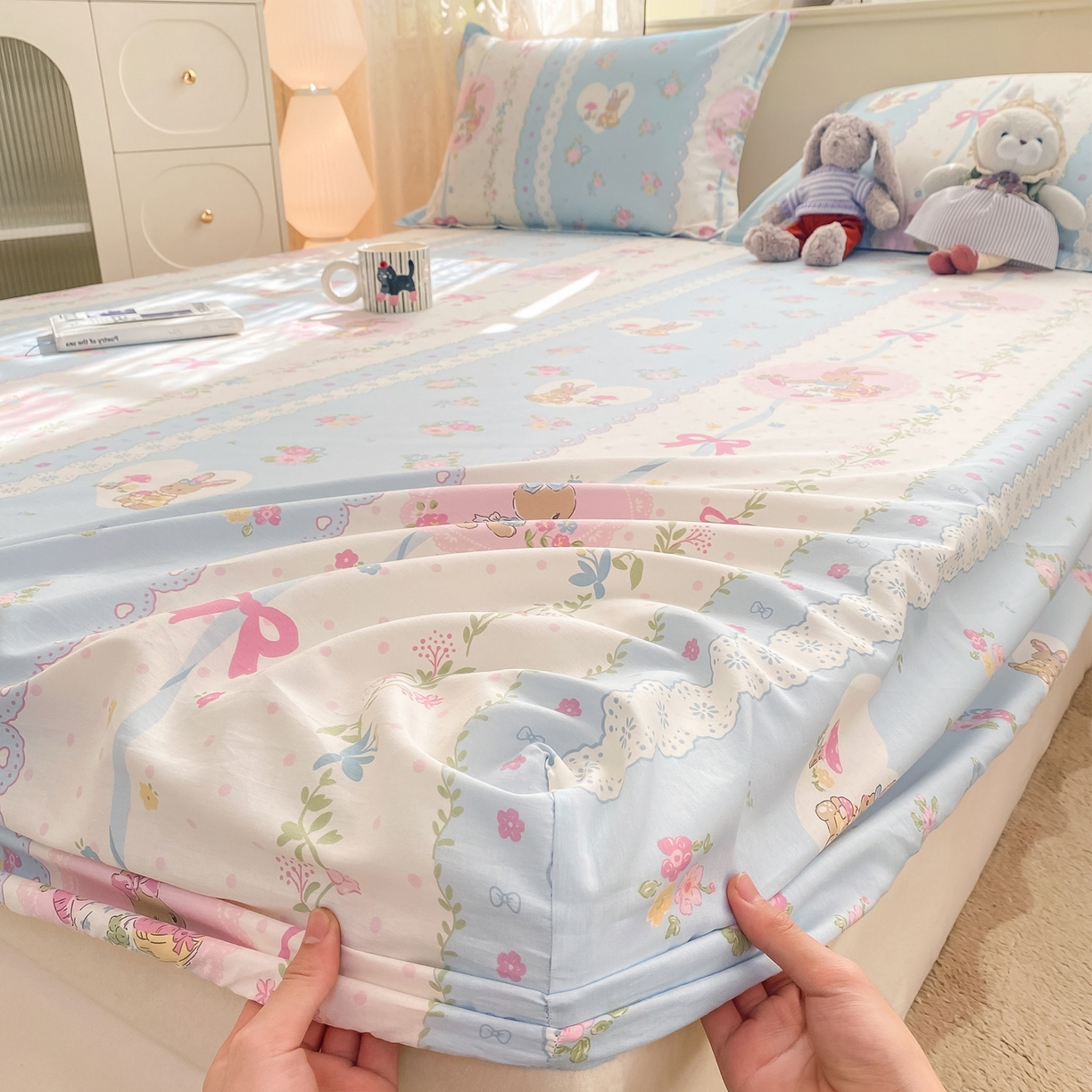 91家纺网 家纺一手货源 找家纺 花梦欣 2026新款全棉印花单品系列-单床笠 花丛兔兰