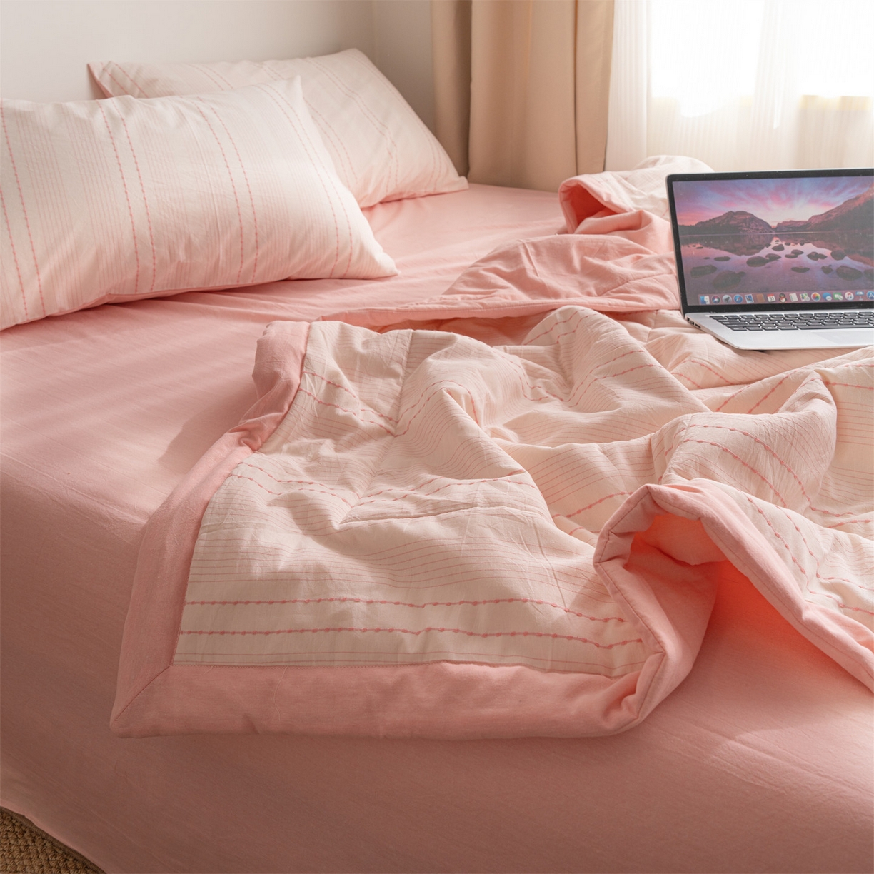 91家纺网 家纺一手货源 找家纺 被窝家纺 2026新款米粒提花全棉水洗棉新疆棉花夏被夏凉被空调被四件套 米粒-淡粉