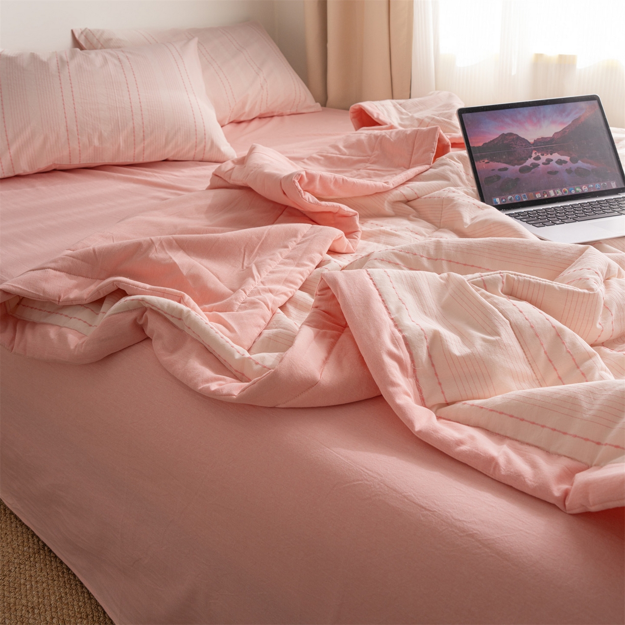 91家纺网 家纺一手货源 找家纺 被窝家纺 2026新款米粒提花全棉水洗棉新疆棉花夏被夏凉被空调被四件套 米粒-淡粉