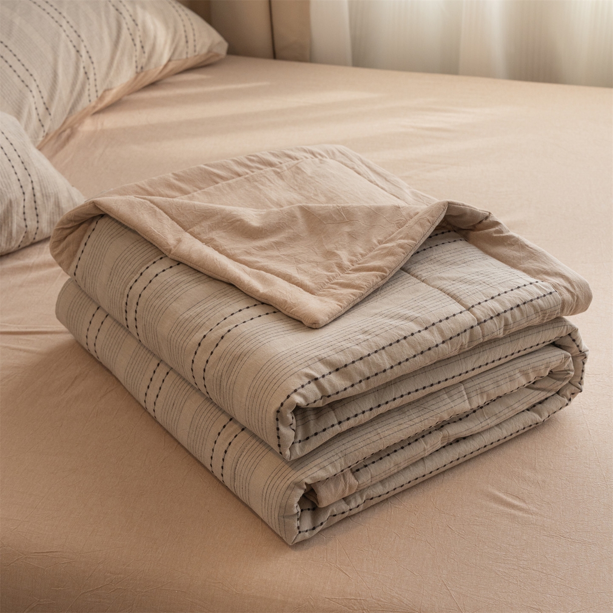 91家纺网 家纺一手货源 找家纺 被窝家纺 2026新款米粒提花全棉水洗棉新疆棉花夏被夏凉被空调被四件套 米粒-卡其