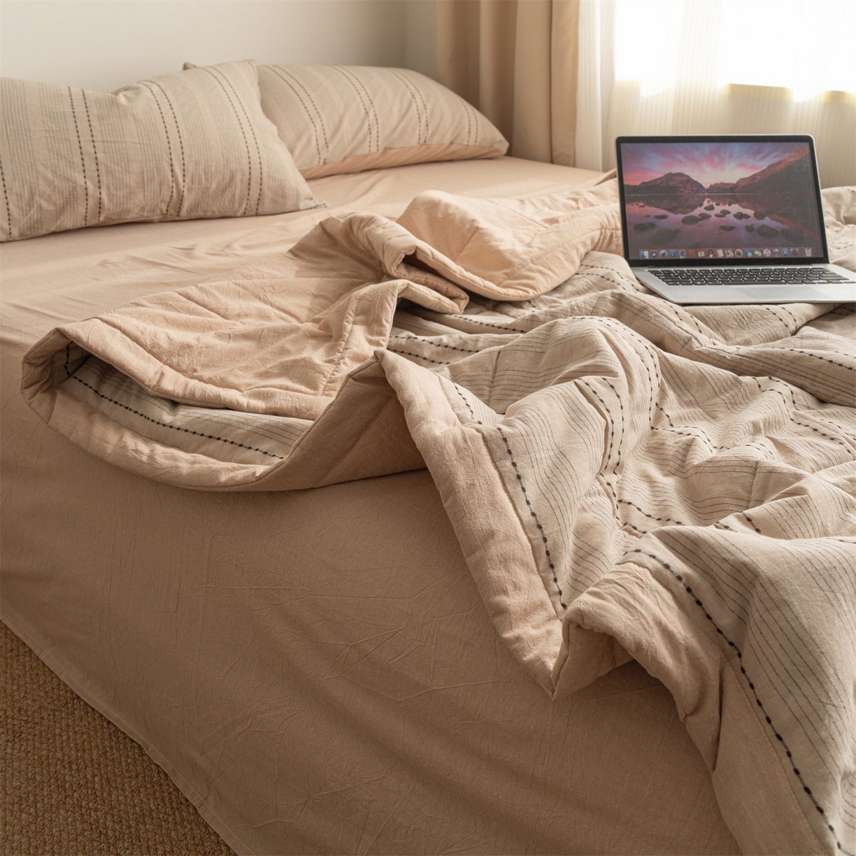 91家纺网 家纺一手货源 找家纺 被窝家纺 2026新款米粒提花全棉水洗棉新疆棉花夏被夏凉被空调被四件套 米粒-卡其