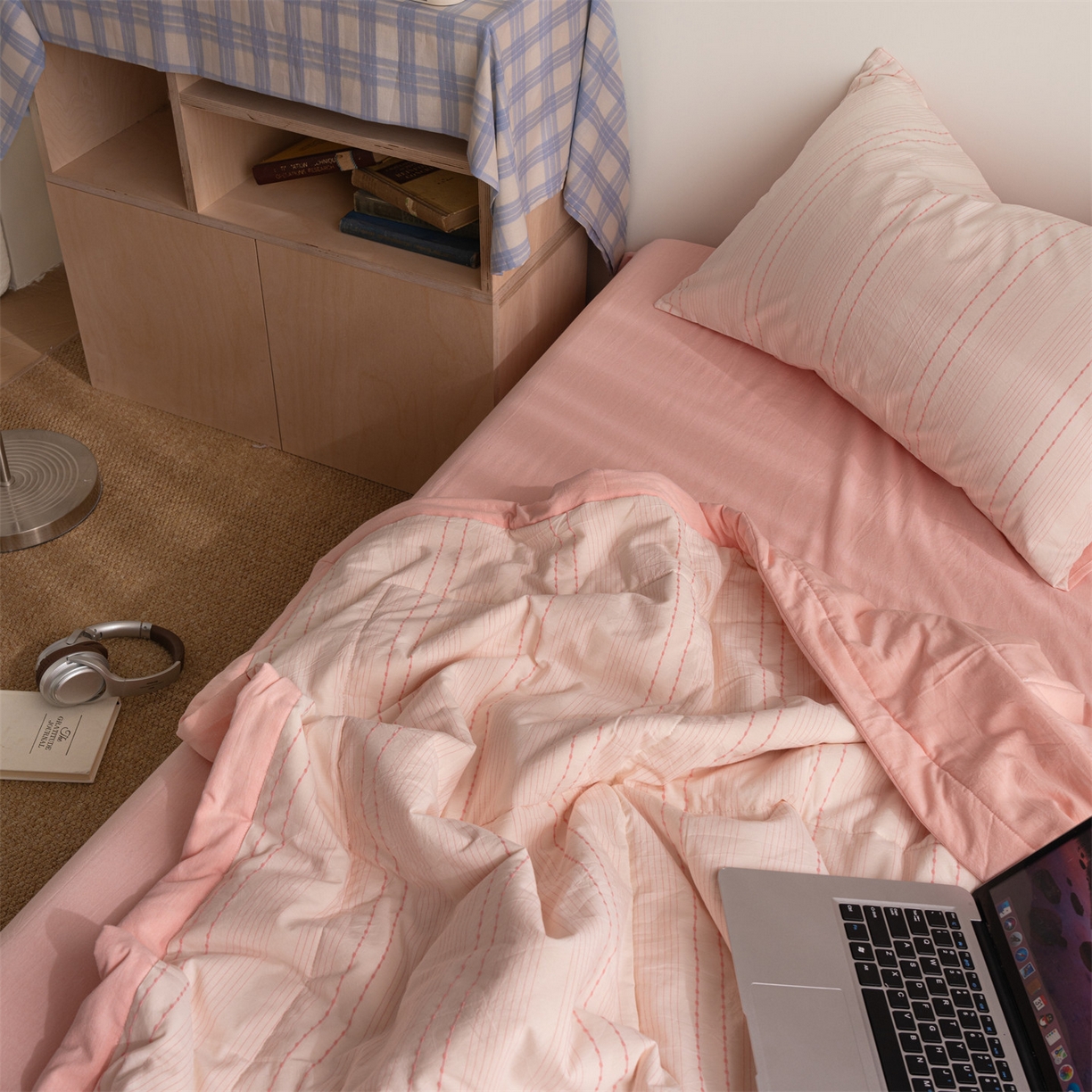 91家纺网 家纺一手货源 找家纺 被窝家纺 2026新款米粒提花全棉水洗棉新疆棉花夏被夏凉被空调被四件套 米粒-淡粉