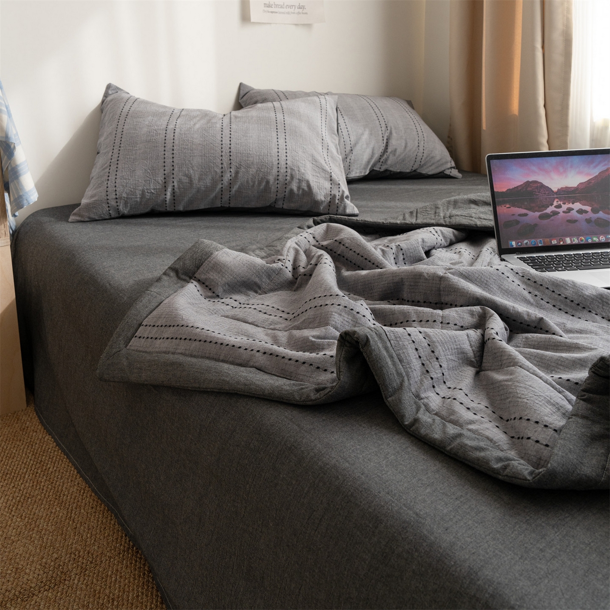 91家纺网 家纺一手货源 找家纺 被窝家纺 2026新款米粒提花全棉水洗棉新疆棉花夏被夏凉被空调被四件套 米粒-炭灰