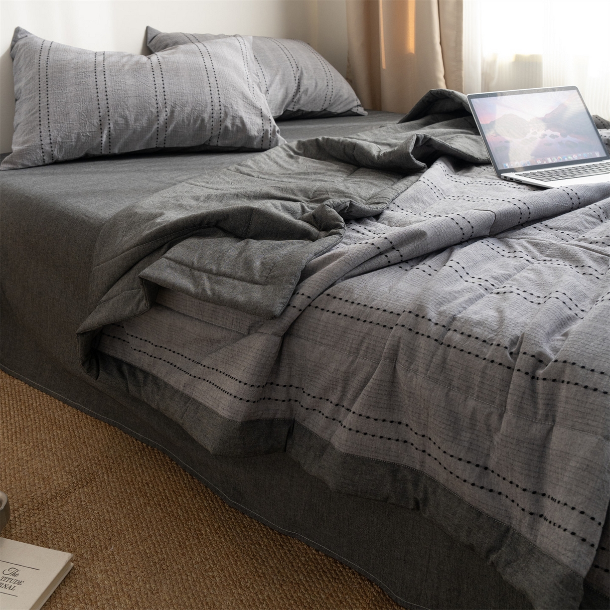 91家纺网 家纺一手货源 找家纺 被窝家纺 2026新款米粒提花全棉水洗棉新疆棉花夏被夏凉被空调被四件套 米粒-炭灰