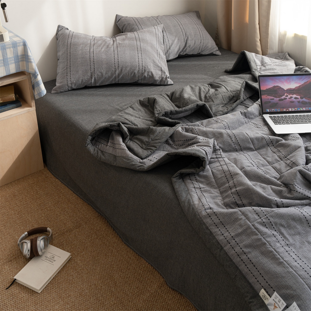 91家纺网 家纺一手货源 找家纺 被窝家纺 2026新款米粒提花全棉水洗棉新疆棉花夏被夏凉被空调被四件套 米粒-炭灰