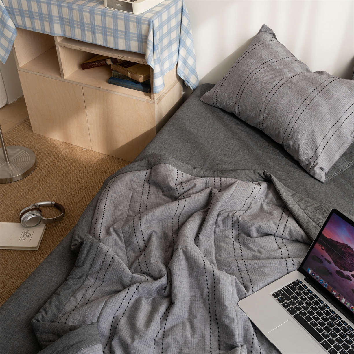 91家纺网 家纺一手货源 找家纺 被窝家纺 2026新款米粒提花全棉水洗棉新疆棉花夏被夏凉被空调被四件套 米粒-炭灰