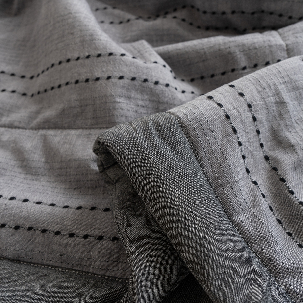 91家纺网 家纺一手货源 找家纺 被窝家纺 2026新款米粒提花全棉水洗棉新疆棉花夏被夏凉被空调被四件套 米粒-炭灰