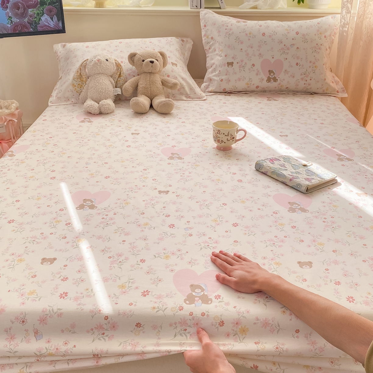 91家纺网 家纺一手货源 找家纺 花梦欣 2026新款全棉印花单品系列-单床笠 旧书折痕粉