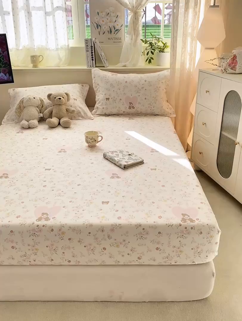 91家纺网 家纺一手货源 找家纺 花梦欣 2026新款全棉印花单品系列-单床笠 旧书折痕粉