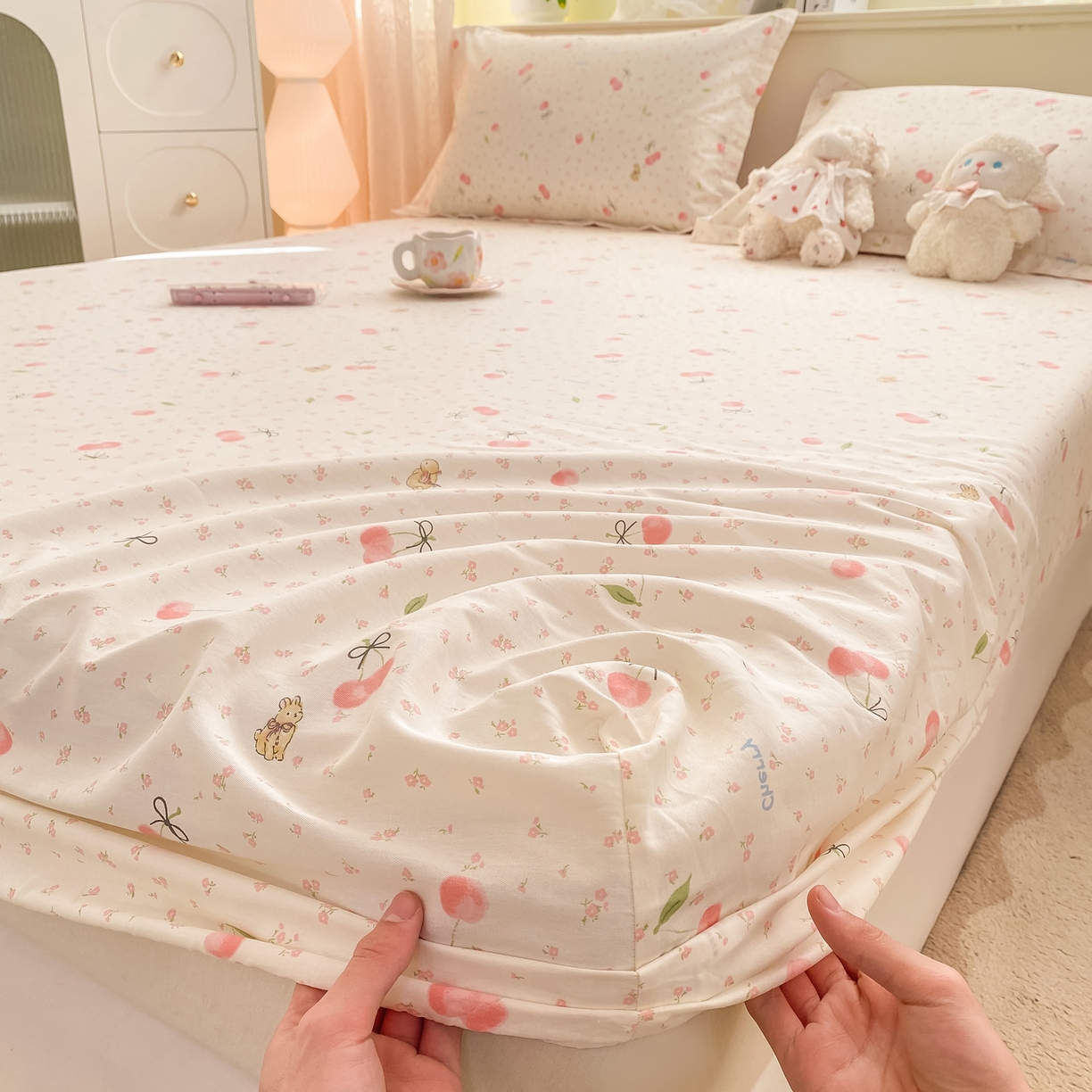 91家纺网 家纺一手货源 找家纺 花梦欣 2026新款全棉印花单品系列-单床笠 樱桃甜宠