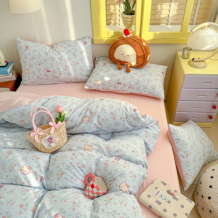 91家纺网 家纺一手货源 找家纺 云玲时尚 2026新款云感双层纱印花四件套 Kitty甜梦窝