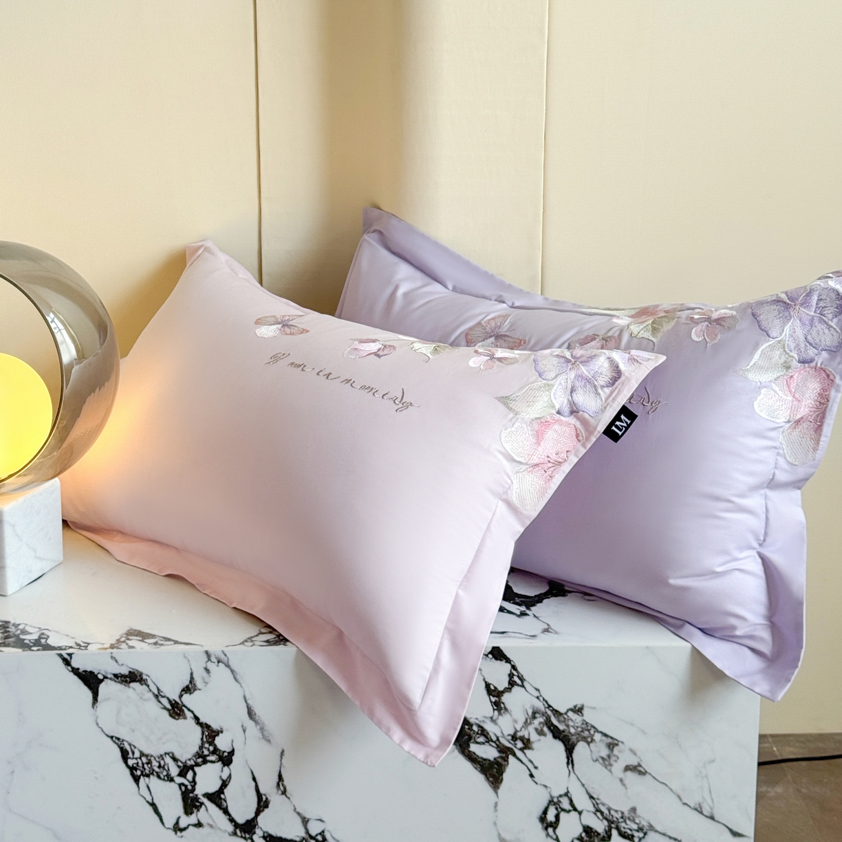 91家纺网 家纺一手货源 找家纺 乐美家纺 2026新款春夏新品全棉刺绣悦璟系列四件套 悦璟（丁香紫）