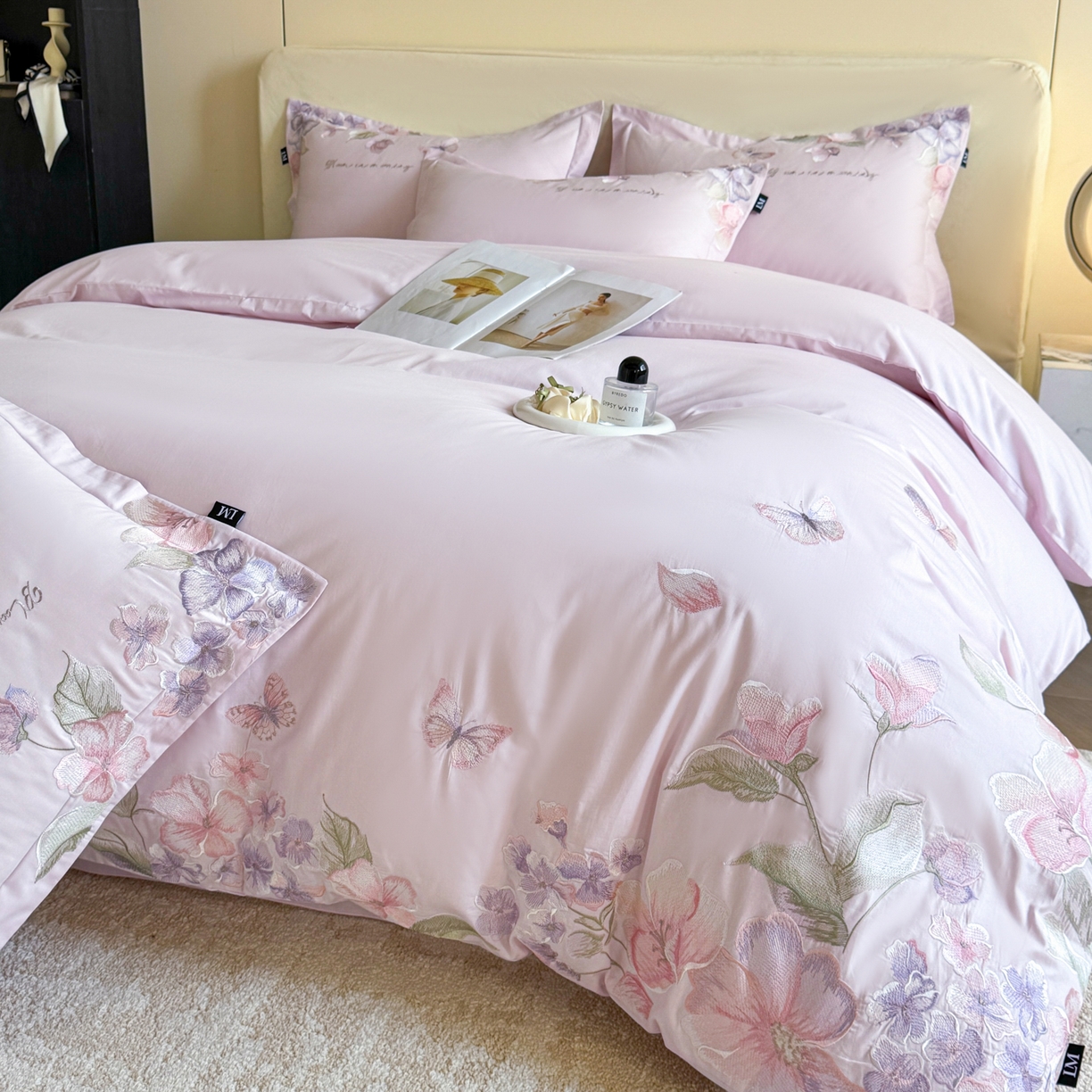 91家纺网 家纺一手货源 找家纺 乐美家纺 2026新款春夏新品全棉刺绣悦璟系列四件套 悦璟（微微粉）