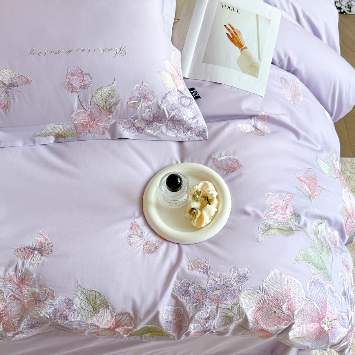 91家纺网 家纺一手货源 找家纺 乐美家纺 2026新款春夏新品全棉刺绣悦璟系列四件套 悦璟（丁香紫）