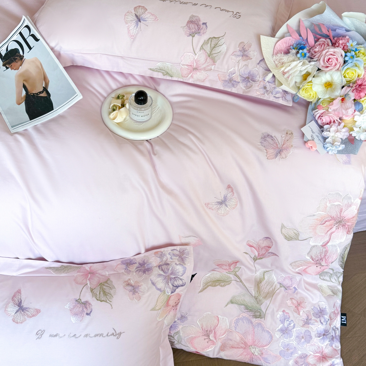 91家纺网 家纺一手货源 找家纺 乐美家纺 2026新款春夏新品全棉刺绣悦璟系列四件套 悦璟（微微粉）