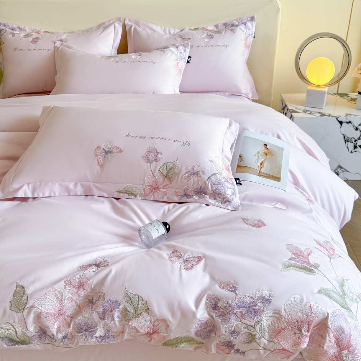 91家纺网 家纺一手货源 找家纺 乐美家纺 2026新款春夏新品全棉刺绣悦璟系列四件套 悦璟（微微粉）