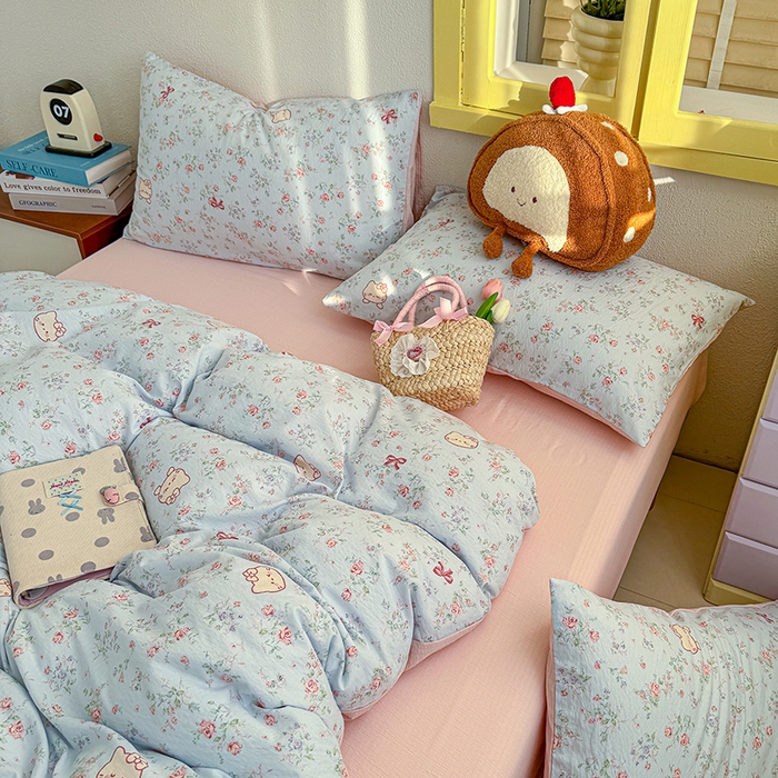 91家纺网 家纺一手货源 找家纺 云玲时尚 2026新款云感双层纱印花四件套 Kitty甜梦窝