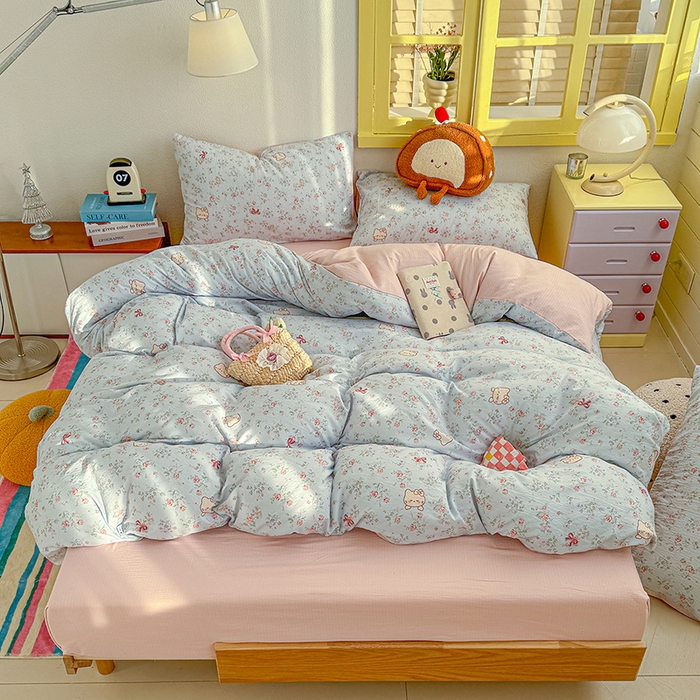 91家纺网 家纺一手货源 找家纺 云玲时尚 2026新款云感双层纱印花四件套 Kitty甜梦窝