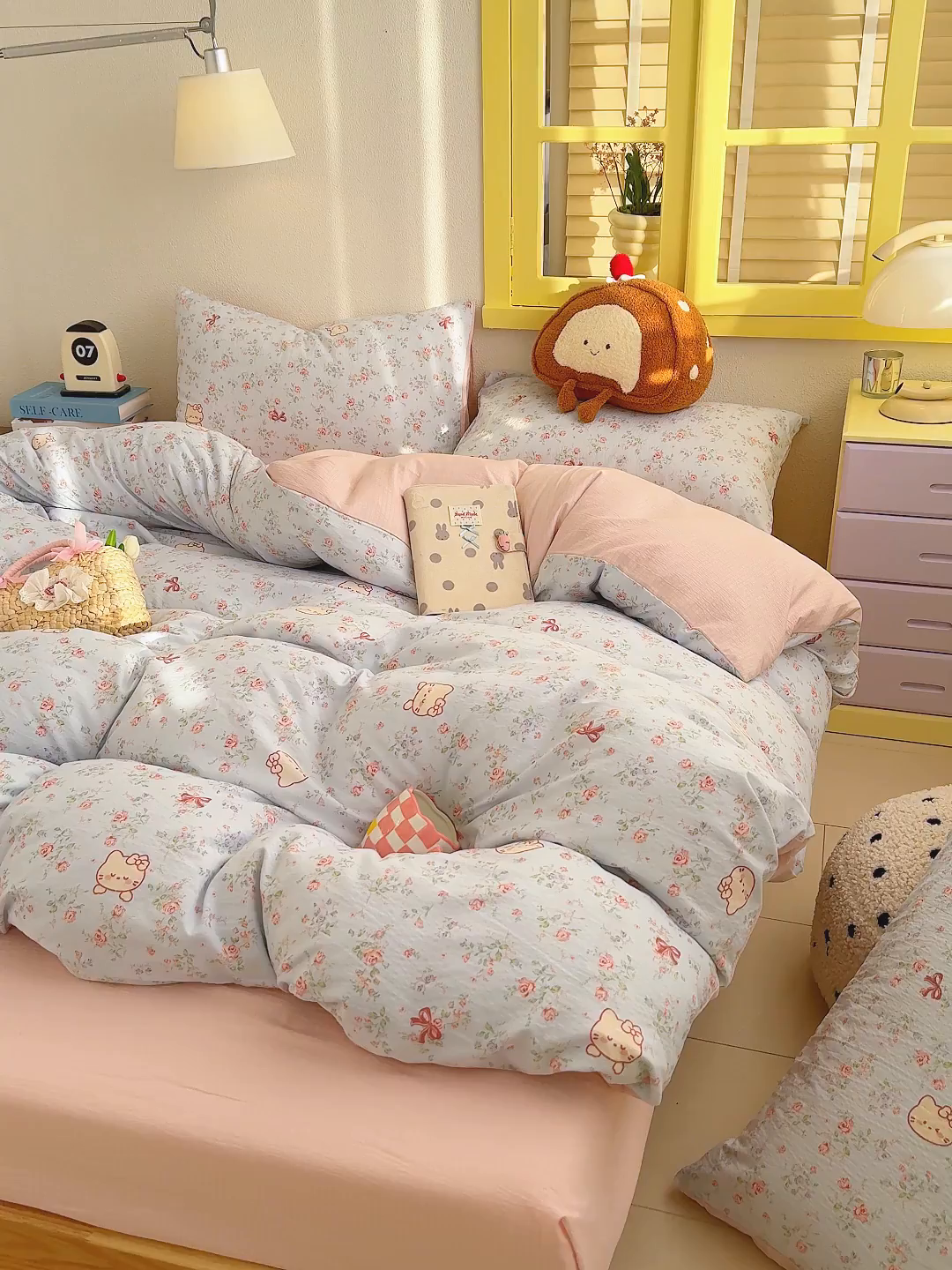 91家纺网 家纺一手货源 找家纺 云玲时尚 2026新款云感双层纱印花四件套 Kitty甜梦窝