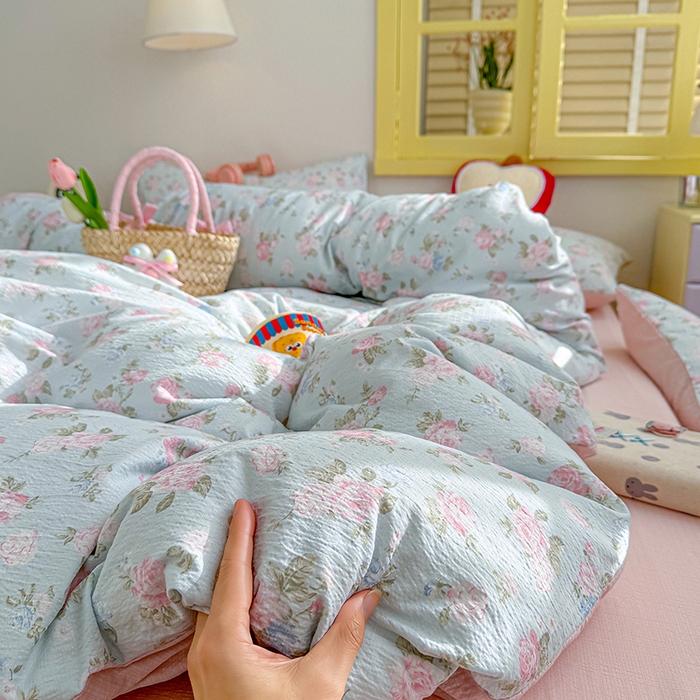 91家纺网 家纺一手货源 找家纺 云玲时尚 2026新款云感双层纱印花四件套 春日限定