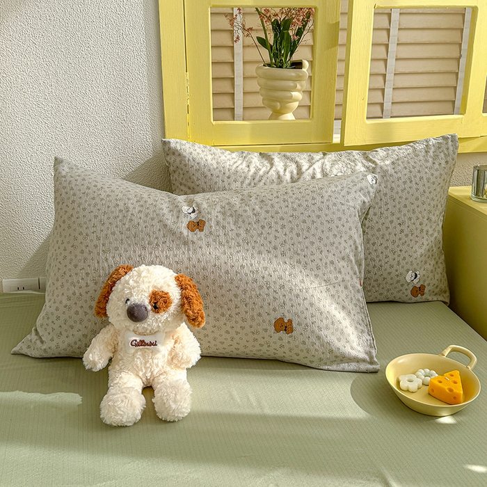 91家纺网 家纺一手货源 找家纺 云玲时尚 2026新款云感双层纱印花四件套 点点小狗