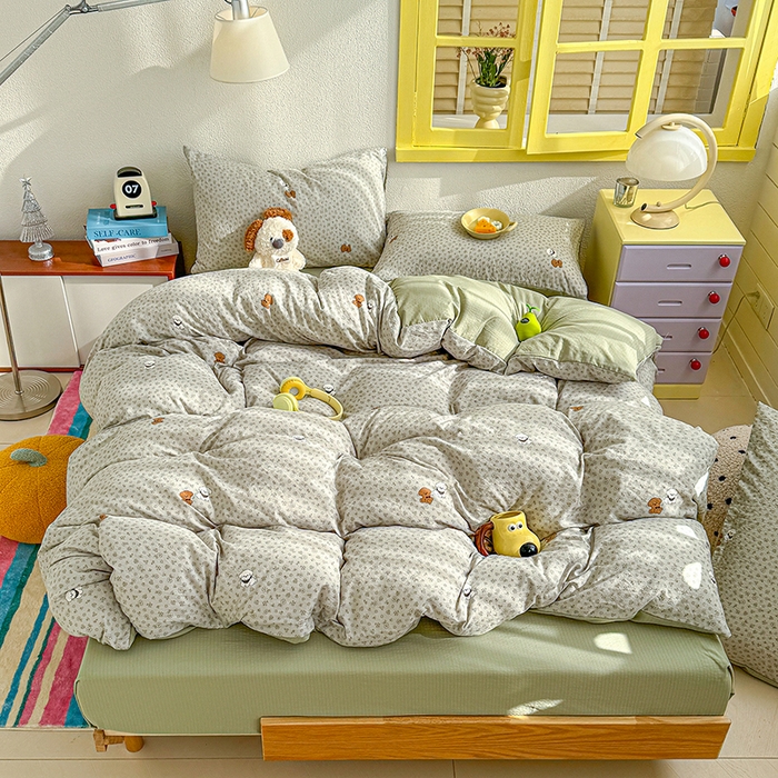 91家纺网 家纺一手货源 找家纺 云玲时尚 2026新款云感双层纱印花四件套 点点小狗