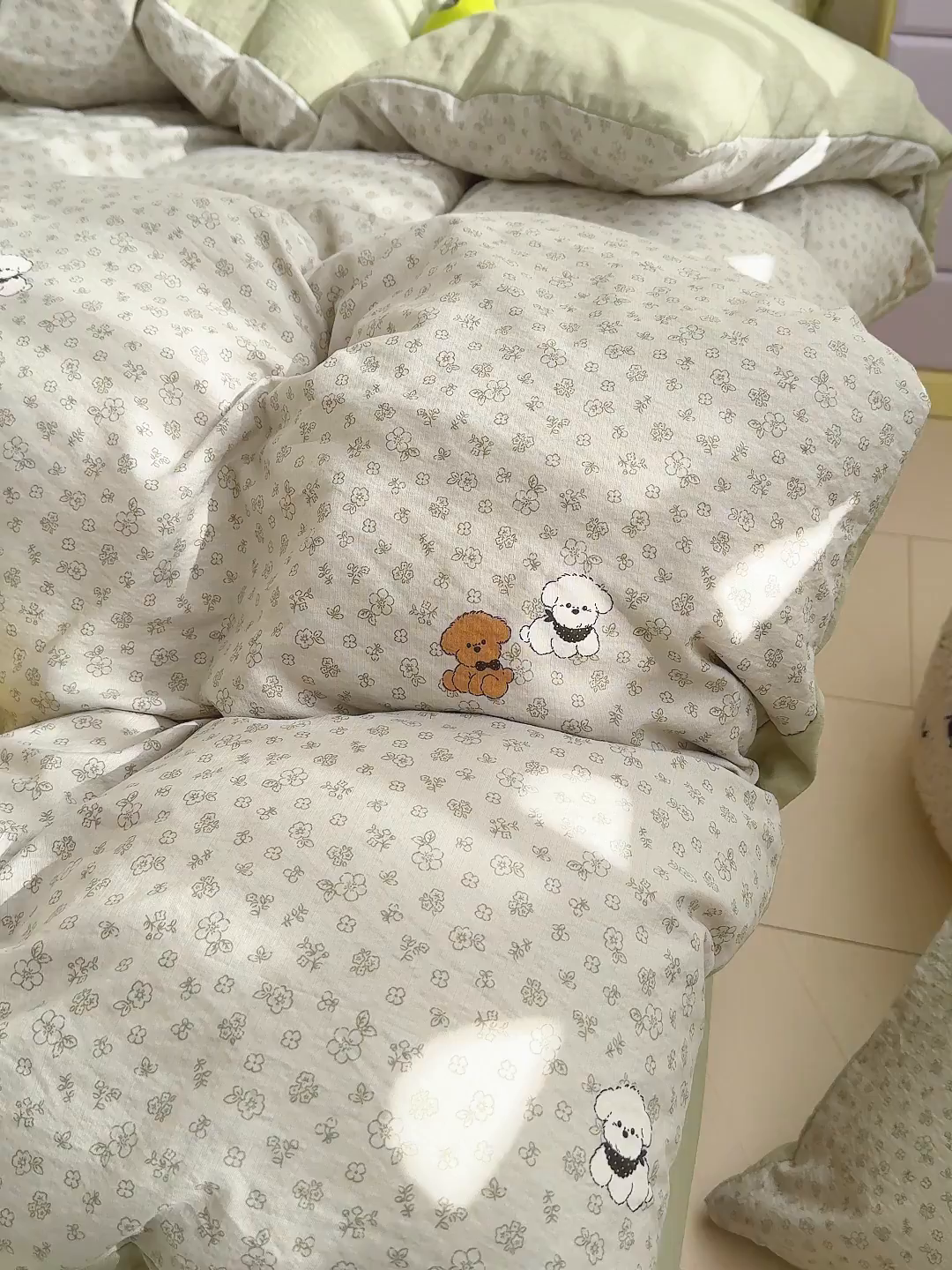 91家纺网 家纺一手货源 找家纺 云玲时尚 2026新款云感双层纱印花四件套 点点小狗